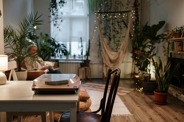 Tips for Creating a Cosy and Inviting Living Room Environment
